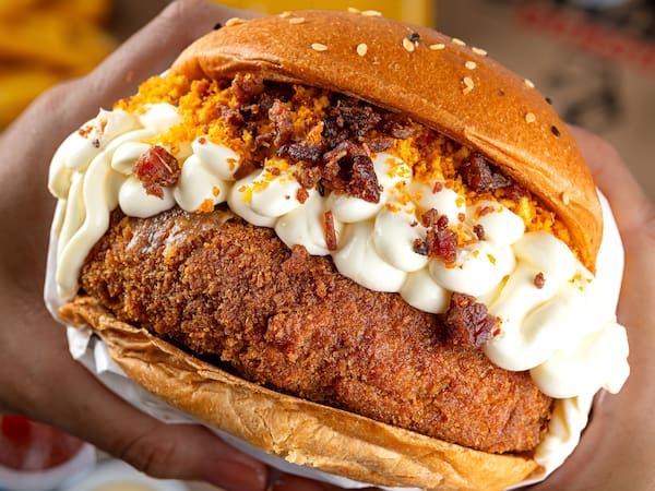 Baiacu (Frango Crocante, Philadelphia e Farofa de Bacon) 180g
